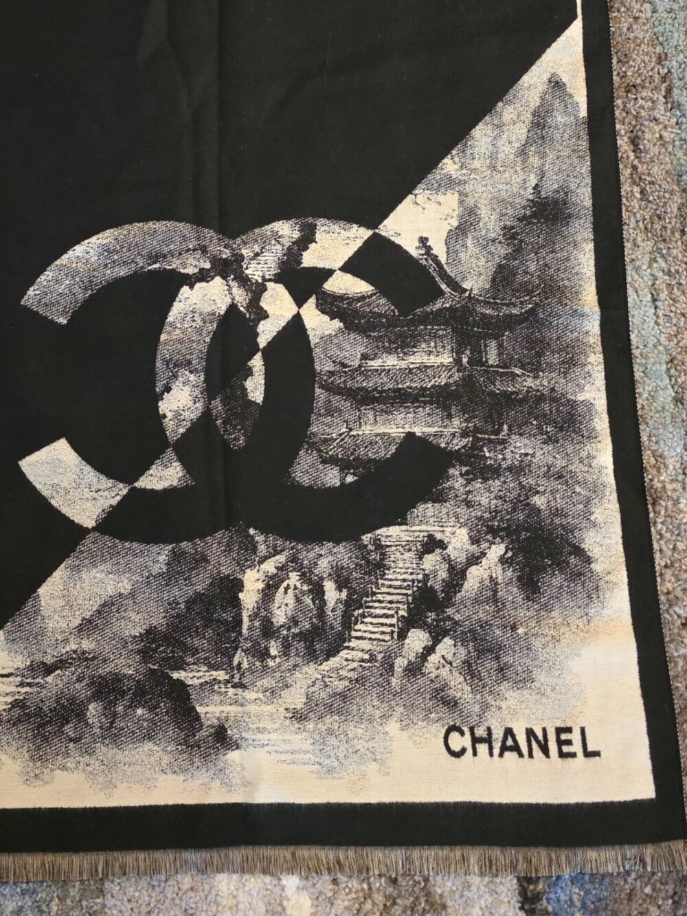 Beautiful Scarf - Picture 2 of 3